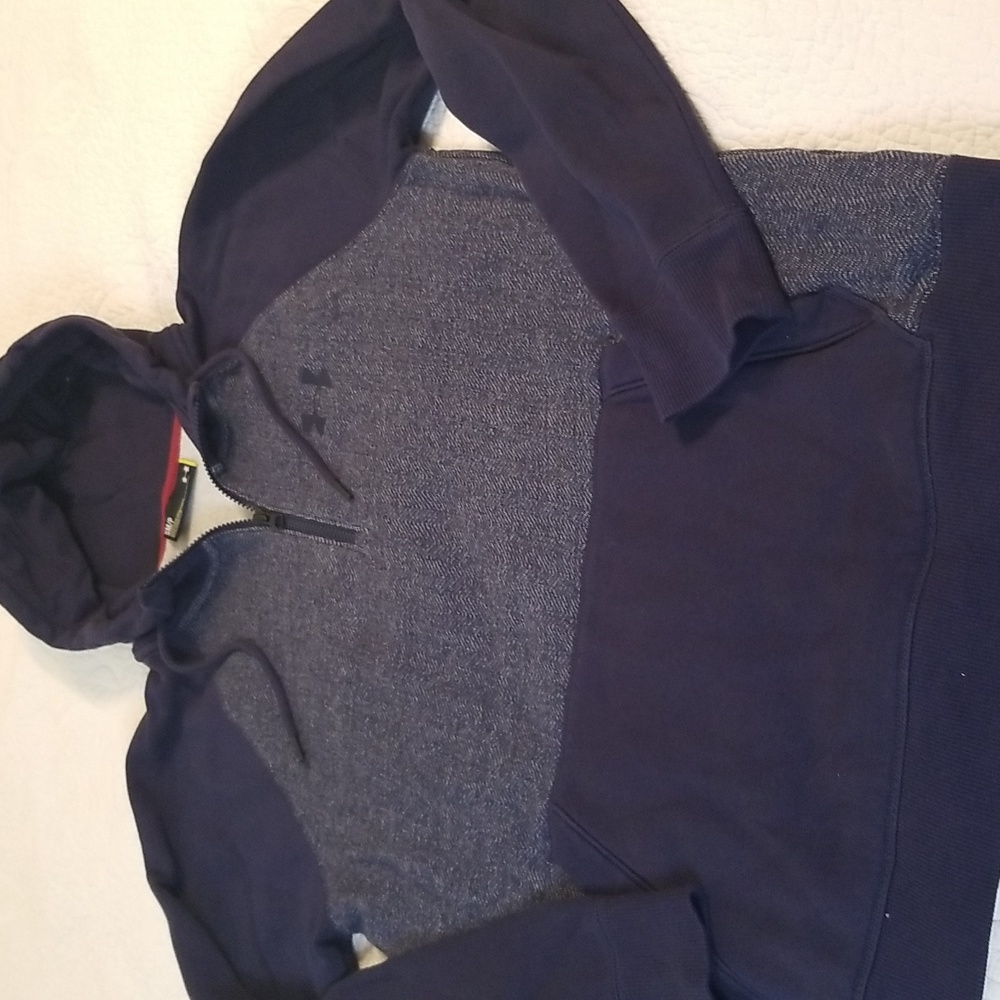 UNDER ARMOUR HOODIE